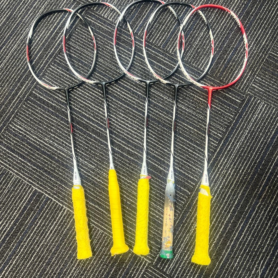 バドミントンラケット Zストライクジャンク品 全て一箇所折れやヒビが入っています