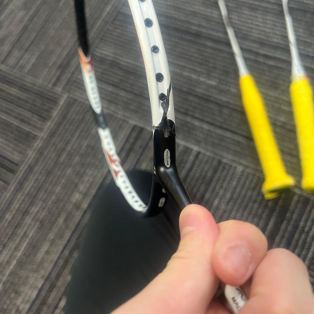 バドミントンラケット Zストライクジャンク品 全て一箇所折れやヒビが入っています