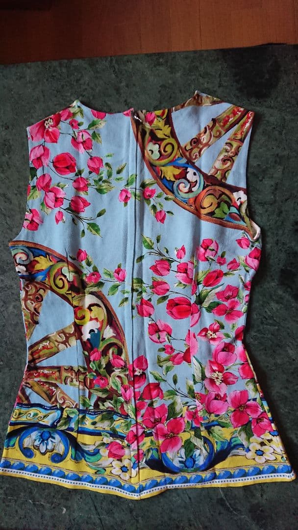 DOLCE＆GABBANA ドルチェ＆ガッバーナ トップス マヨリカ花柄