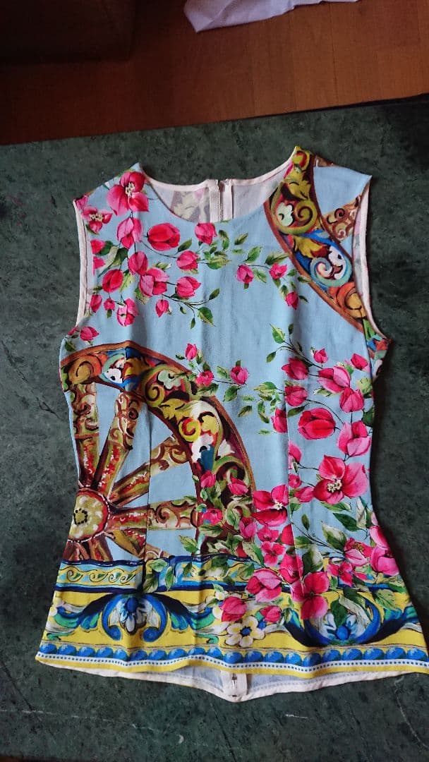 DOLCE＆GABBANA ドルチェ＆ガッバーナ トップス マヨリカ花柄