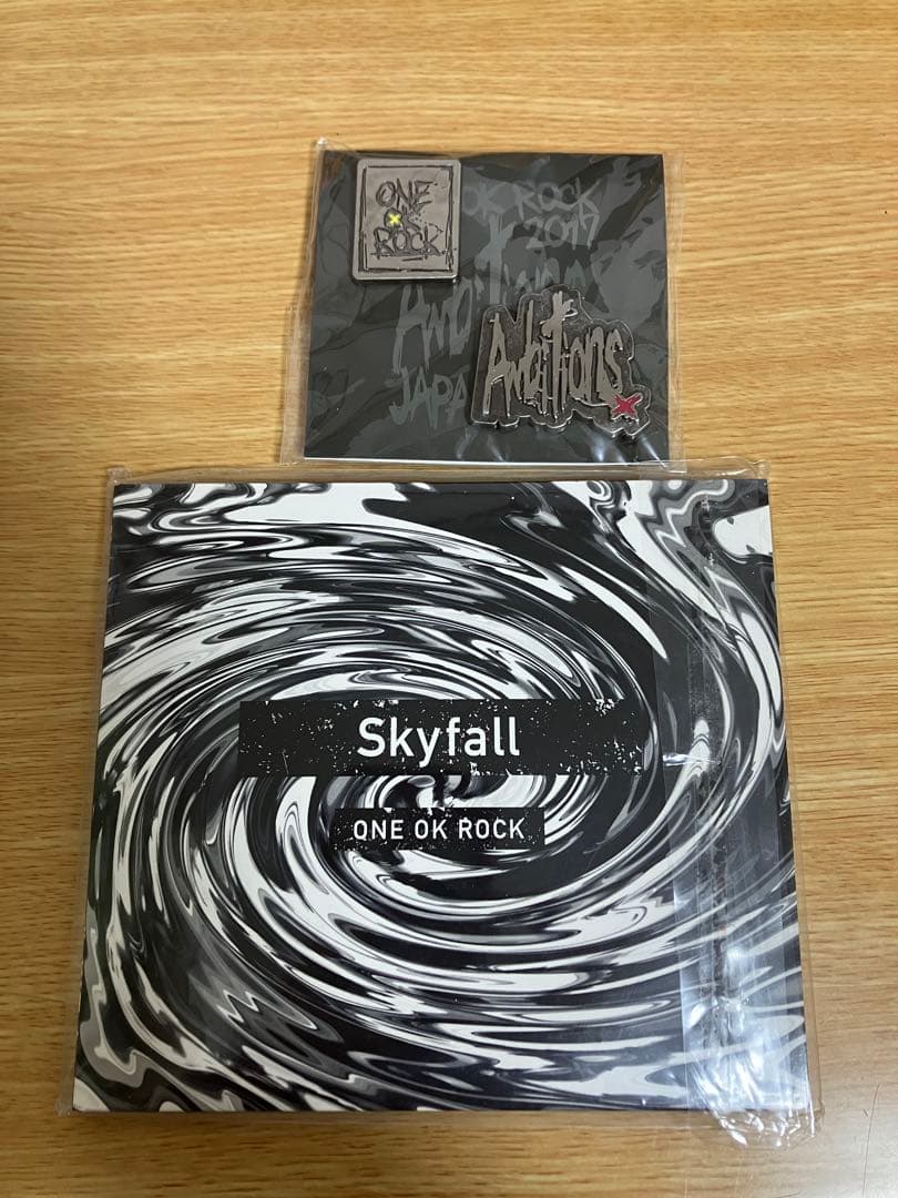 【美品】ONE OK ROCK skyfall、ピンバッチ