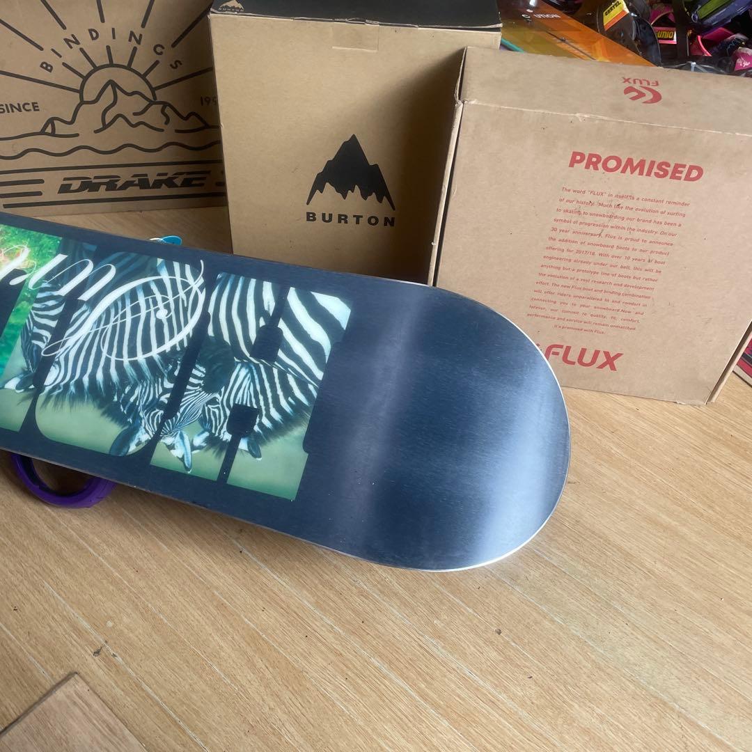 HOLIDAY×FLUX　良質国産スノーボードセット　フラックスバインディング付