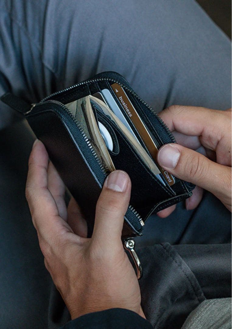 【美品】eponas ジップ レザー ウォレット AirTagポケット付