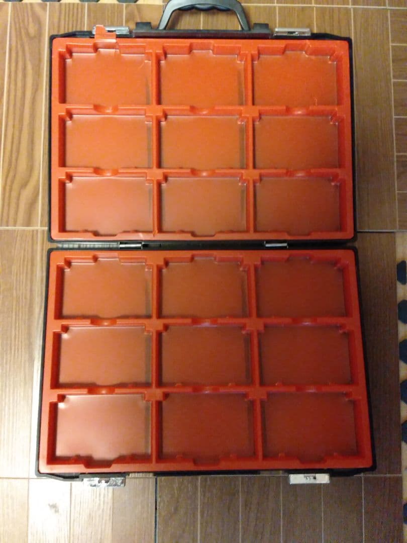 ファミコンカセット用アタッシュケース