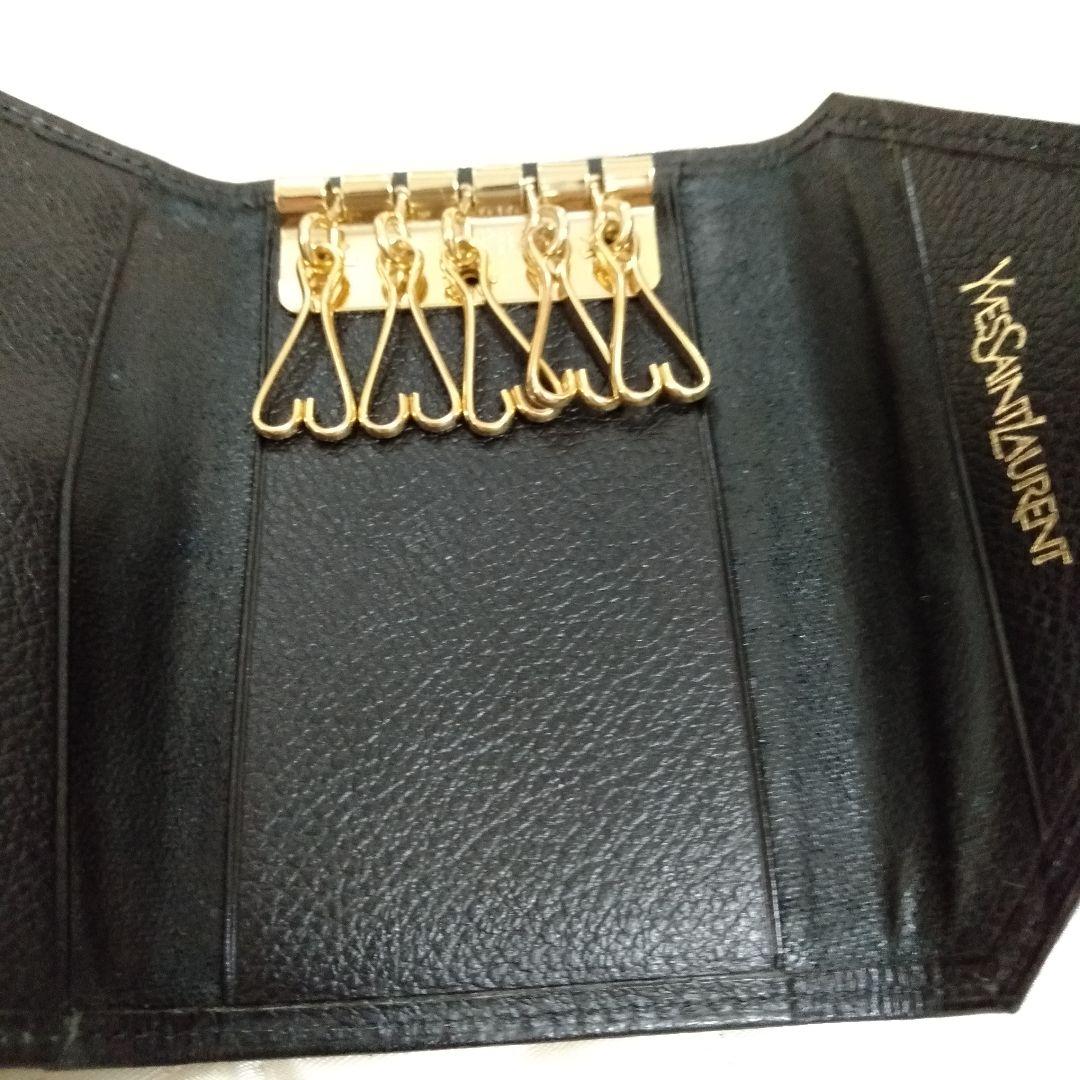 イブサンローラン　カサンドラロゴ型押し 三角プレート キーケースブラック