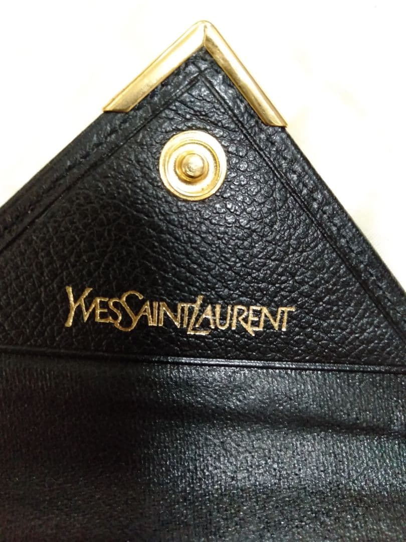 イブサンローラン　カサンドラロゴ型押し 三角プレート キーケースブラック