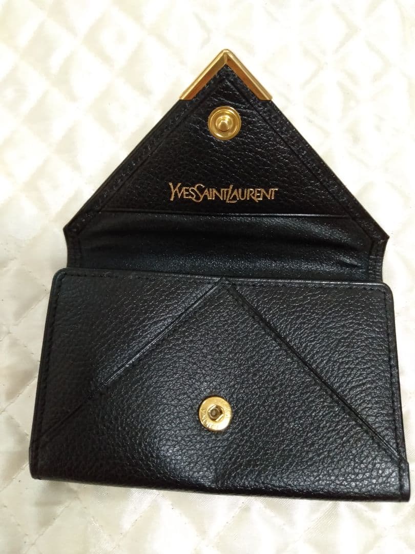 イブサンローラン　カサンドラロゴ型押し 三角プレート キーケースブラック