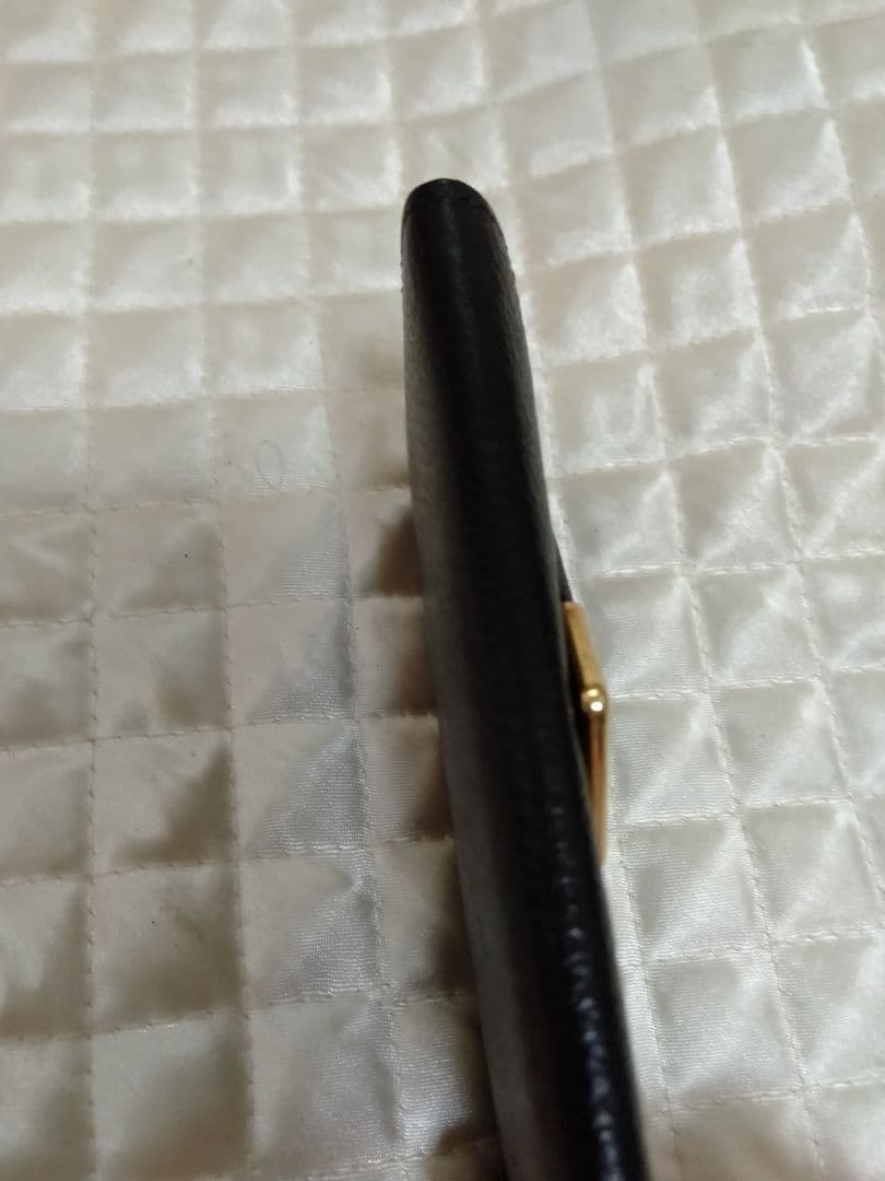 イブサンローラン　カサンドラロゴ型押し 三角プレート キーケースブラック