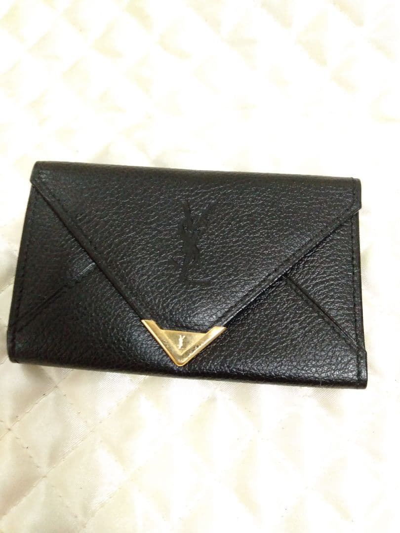 イブサンローラン　カサンドラロゴ型押し 三角プレート キーケースブラック