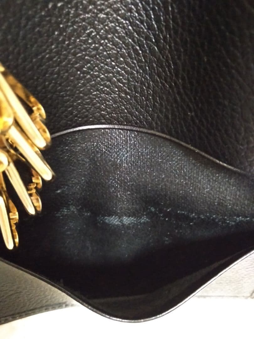 イブサンローラン　カサンドラロゴ型押し 三角プレート キーケースブラック