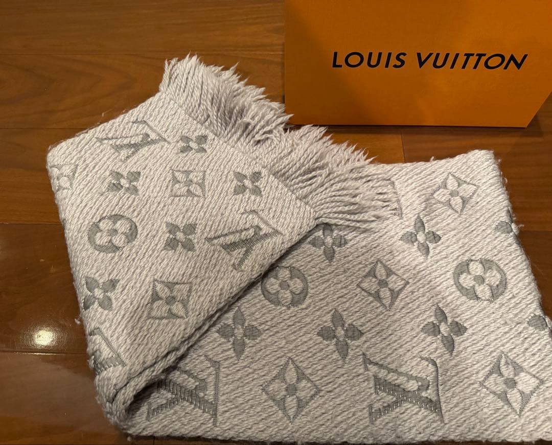 LOUIS VUITTON エシャロプロゴマニア　マフラー