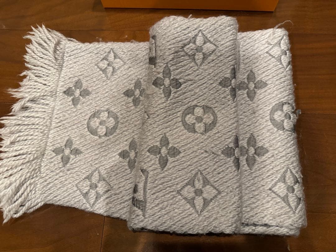 LOUIS VUITTON エシャロプロゴマニア　マフラー