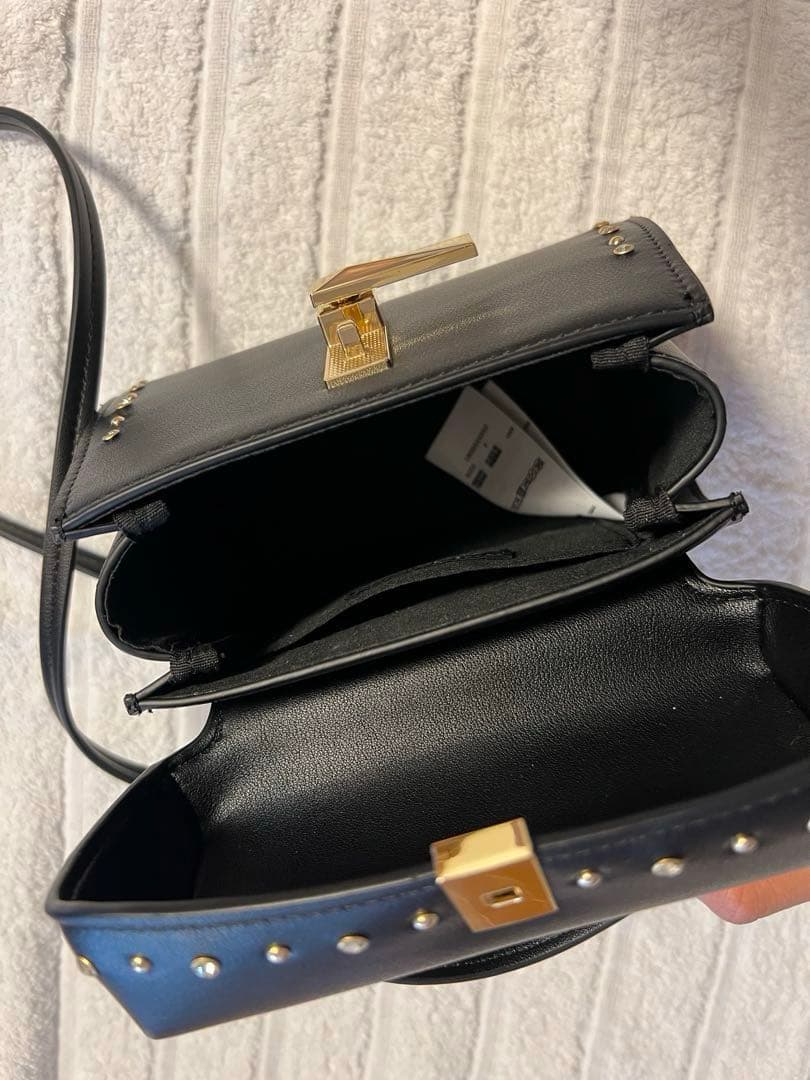 【リュタン】【新品未使用】ビジュースタッズポシェット