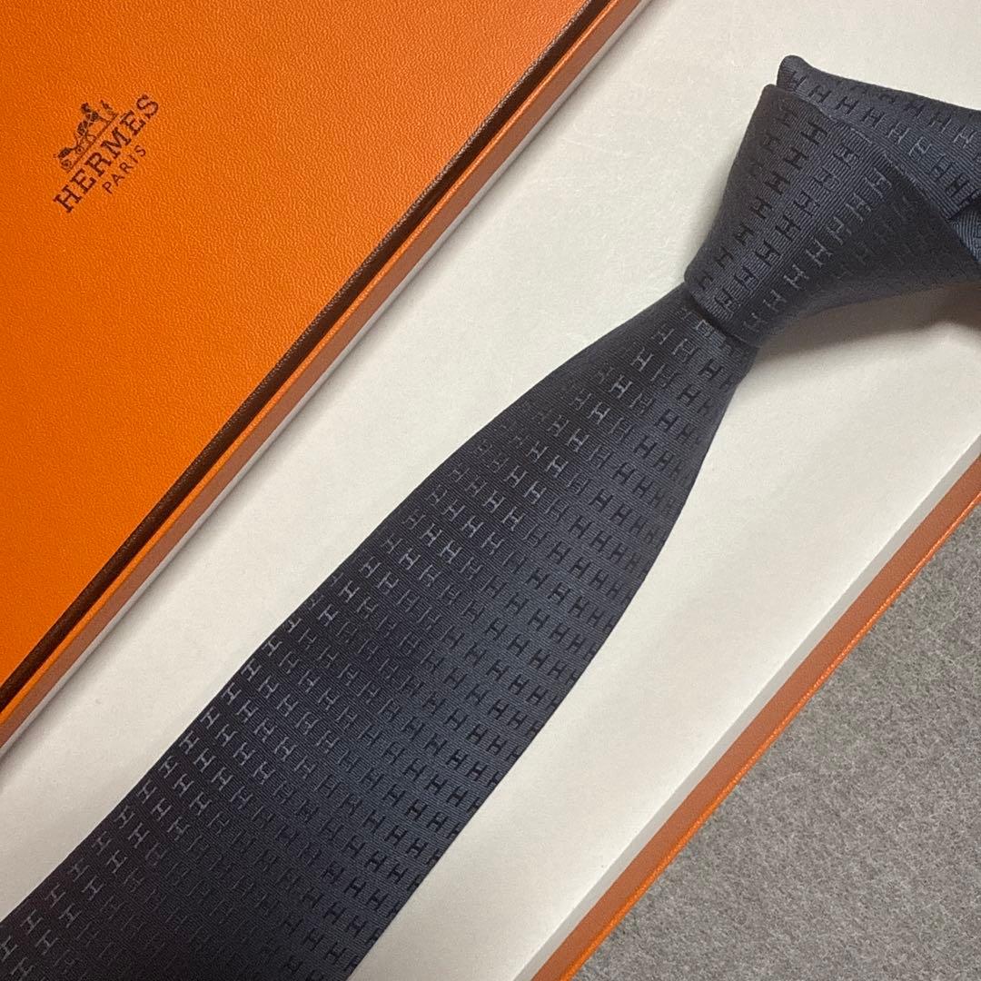 美品　エルメス　ネクタイ　紺　H柄H織ファソネ