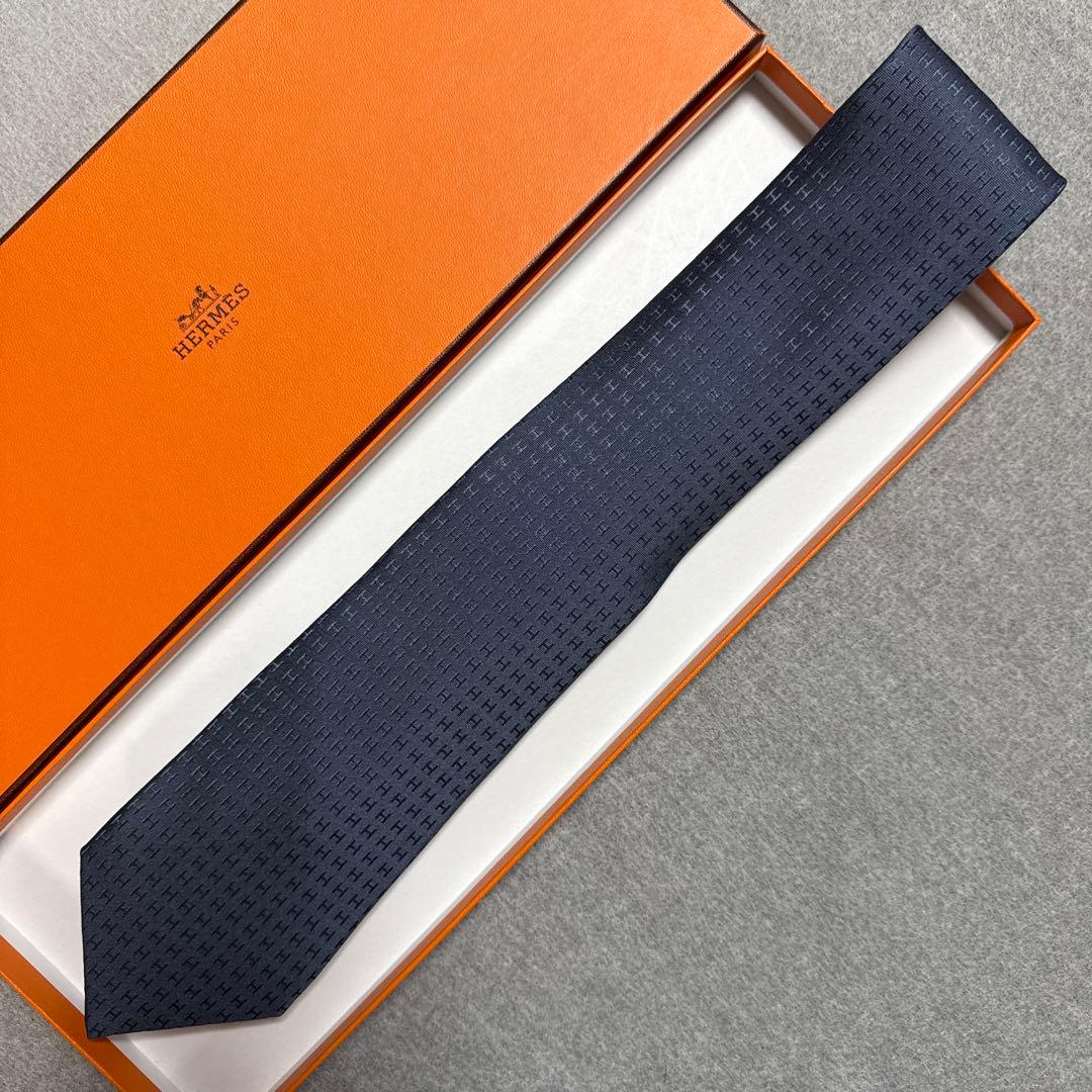 美品　エルメス　ネクタイ　紺　H柄H織ファソネ