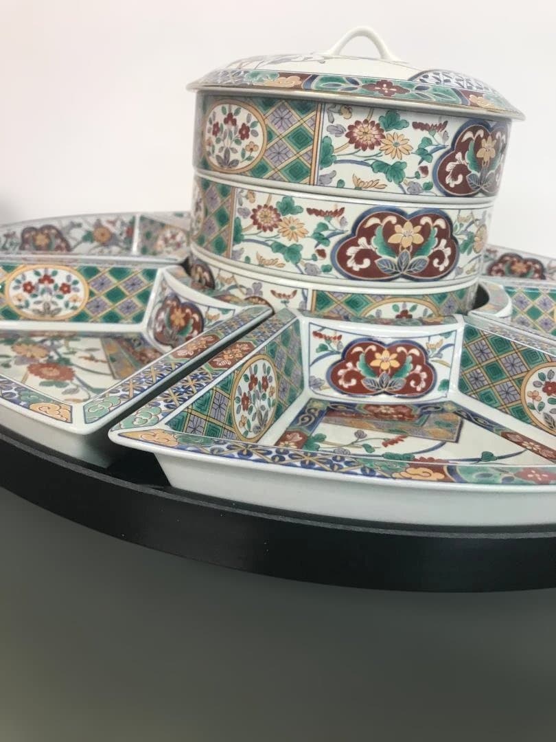 新品未使用　献上伊万里焼の回転式三段重オードブル皿