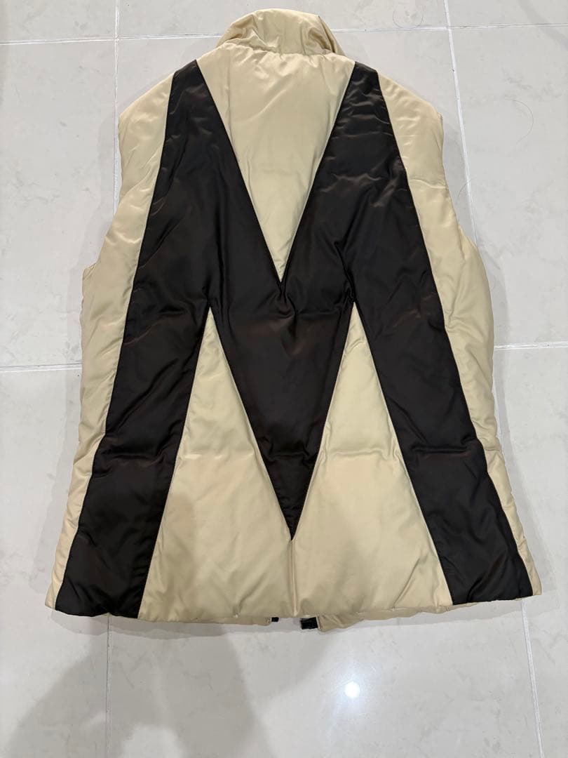 モンクレール リバーシブル ベージュ ダウンベスト