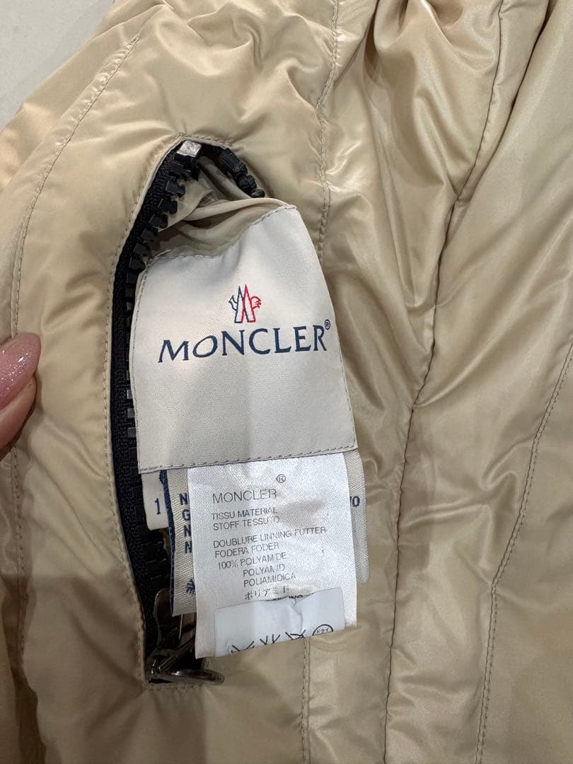 モンクレール リバーシブル ベージュ ダウンベスト