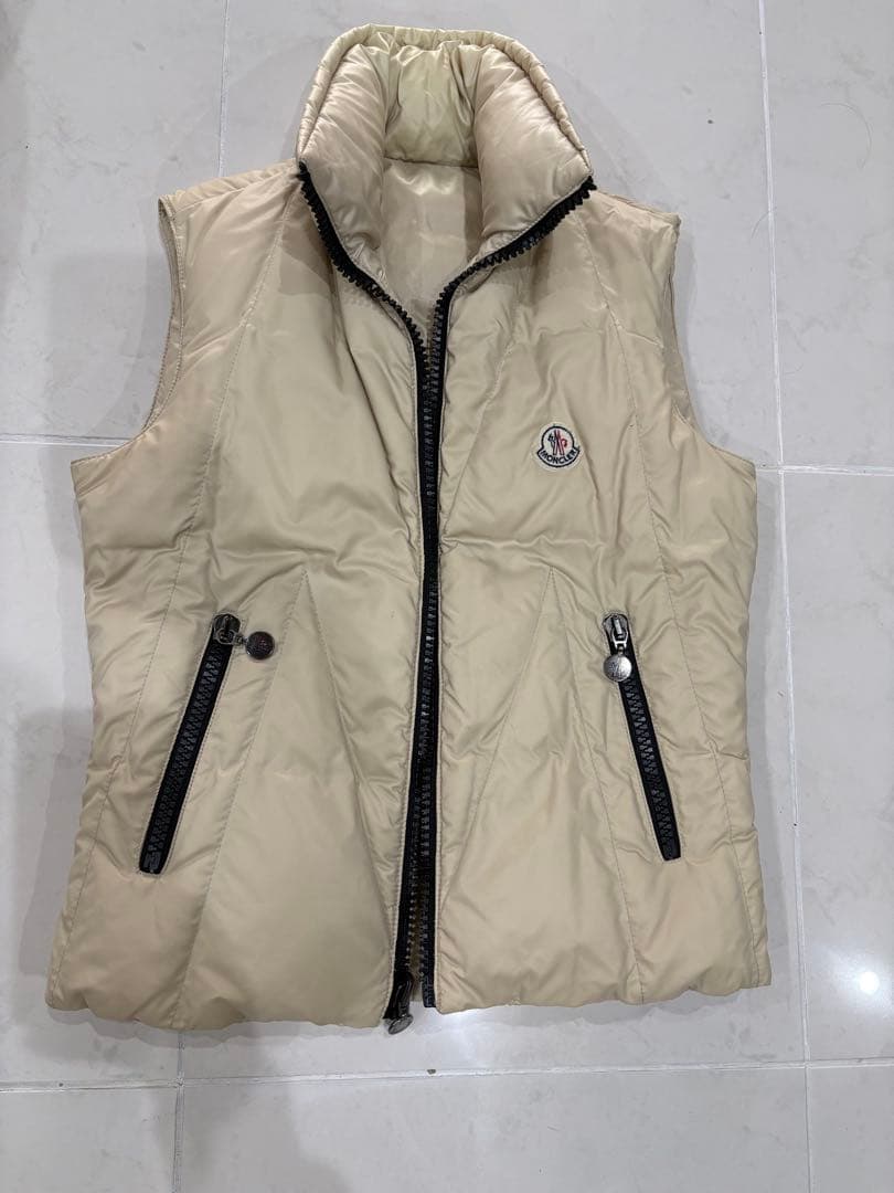 モンクレール リバーシブル ベージュ ダウンベスト