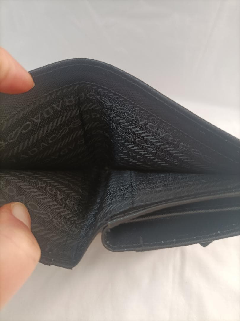 二つ折り財布✿プラダ サイフ prada メンズ【美品】レディース 黒