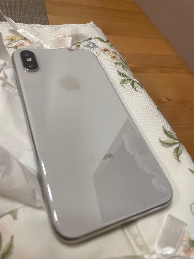 Apple iPhone X シルバー　64G