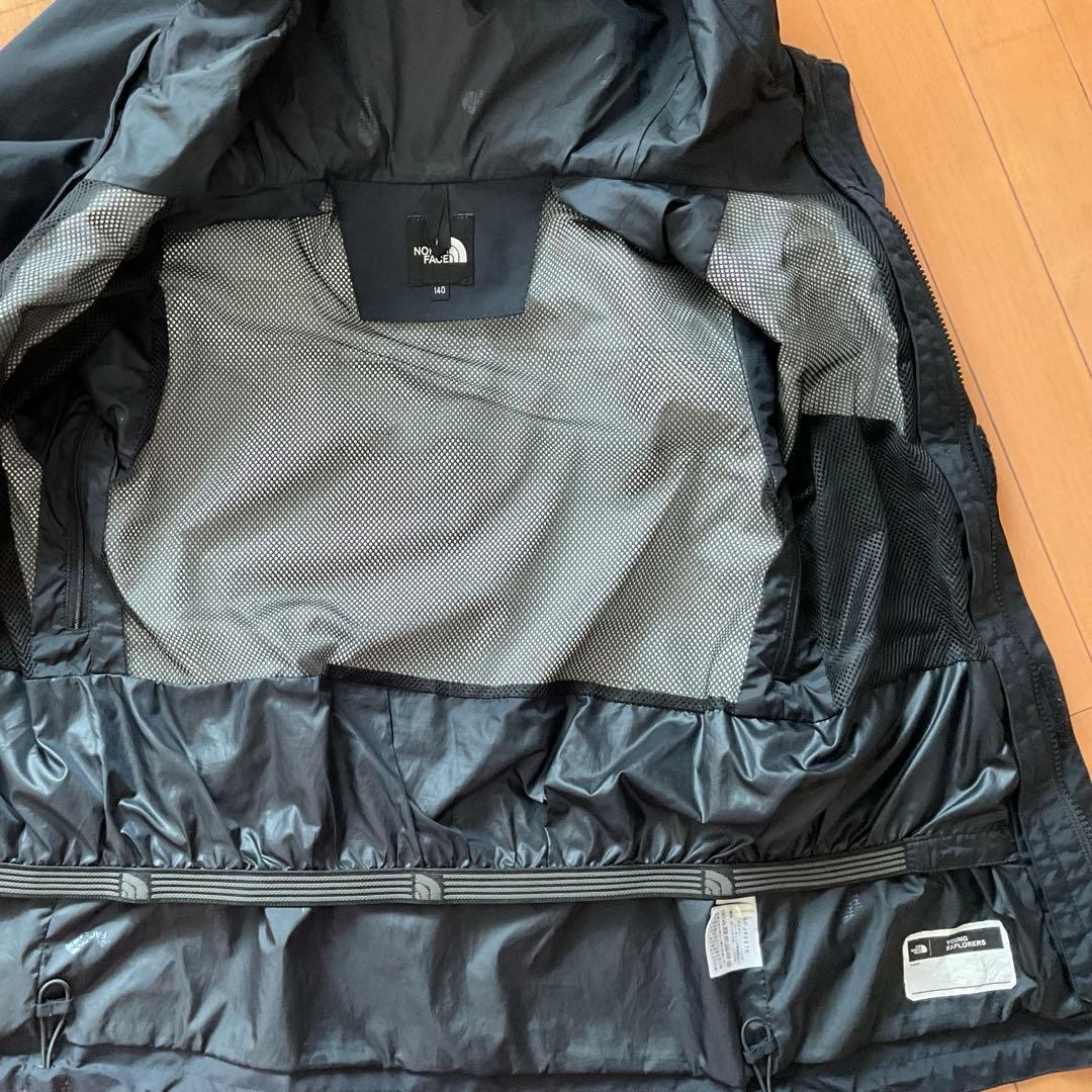 The North Face スクープジャケットとレッドランジャケット