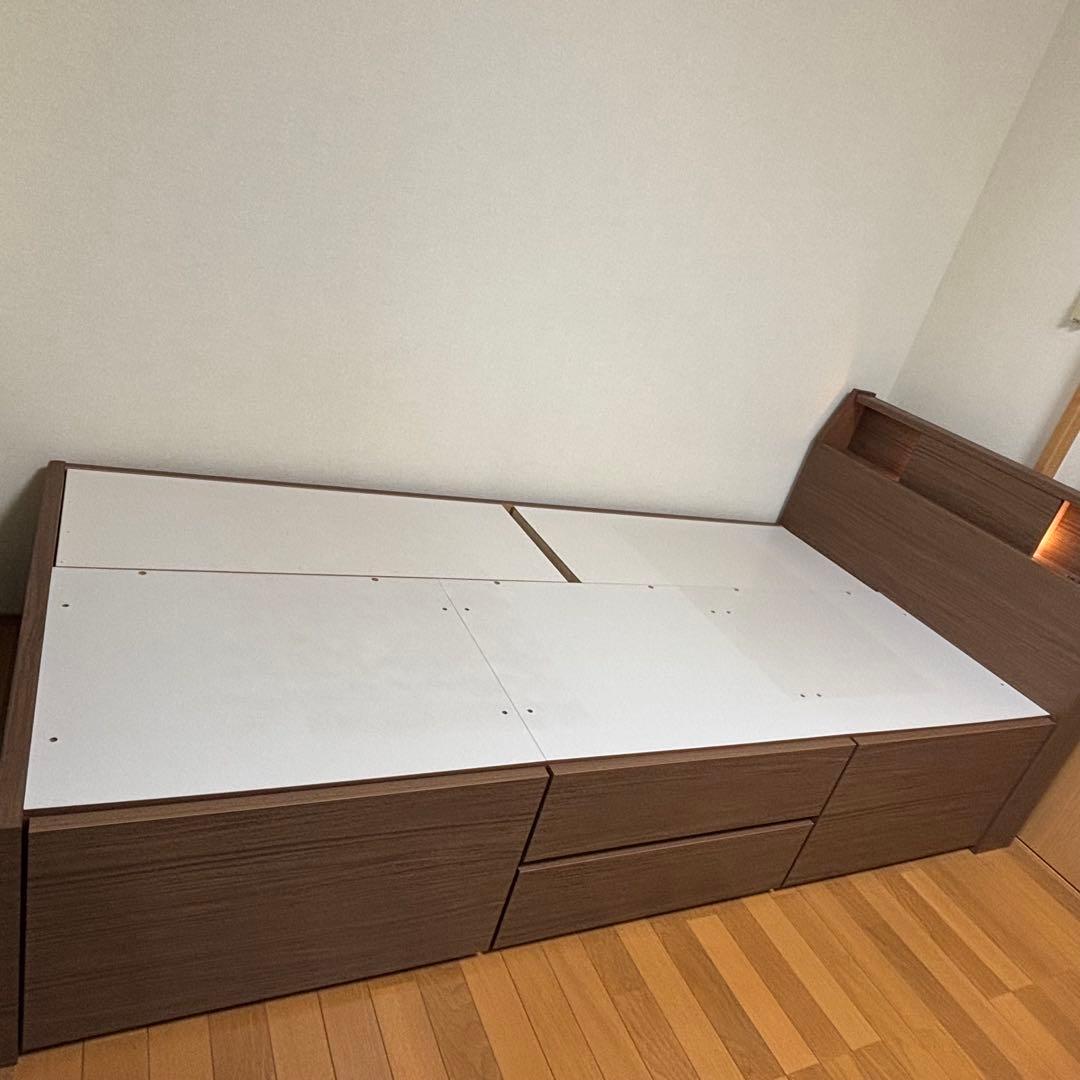 【引き取り限定】【美品】シングルベッド 収納4つ コンセント2口 ニトリ