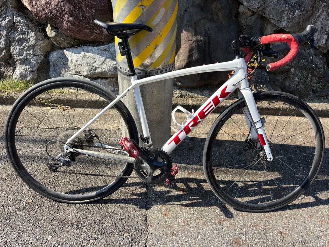 Trek Domane AL 3 Disc サイコン、ライト、ベル付属