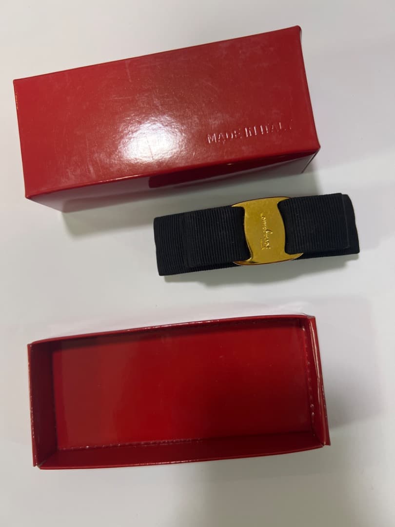 may Salvatore Ferragamo 黒リボン　バレッタ