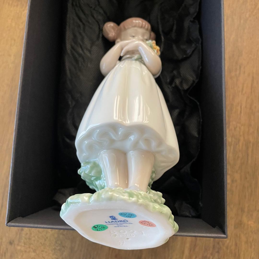 良太です。リヤドロ　「素敵なお花」 新品未使用