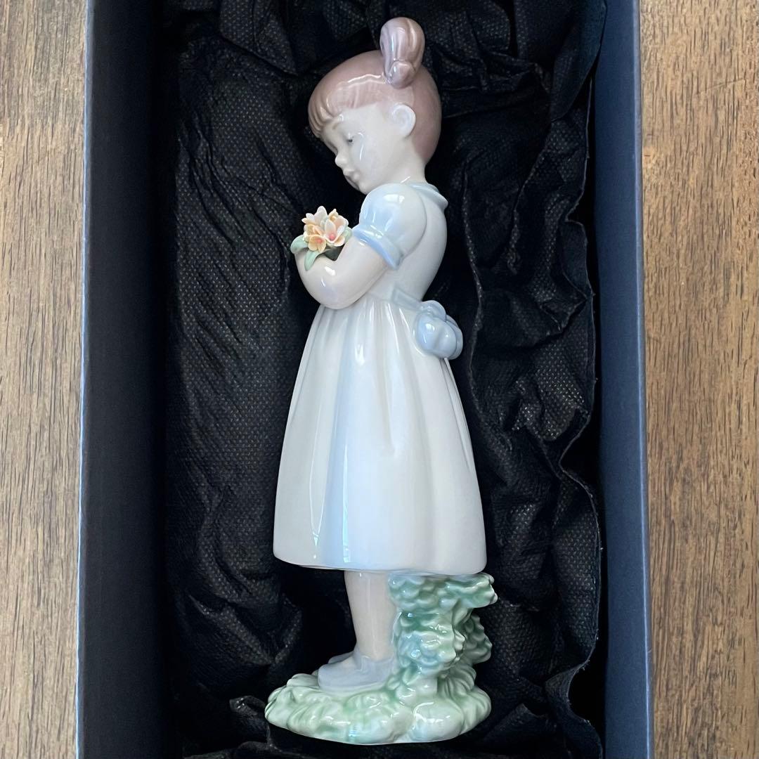 良太です。リヤドロ　「素敵なお花」 新品未使用