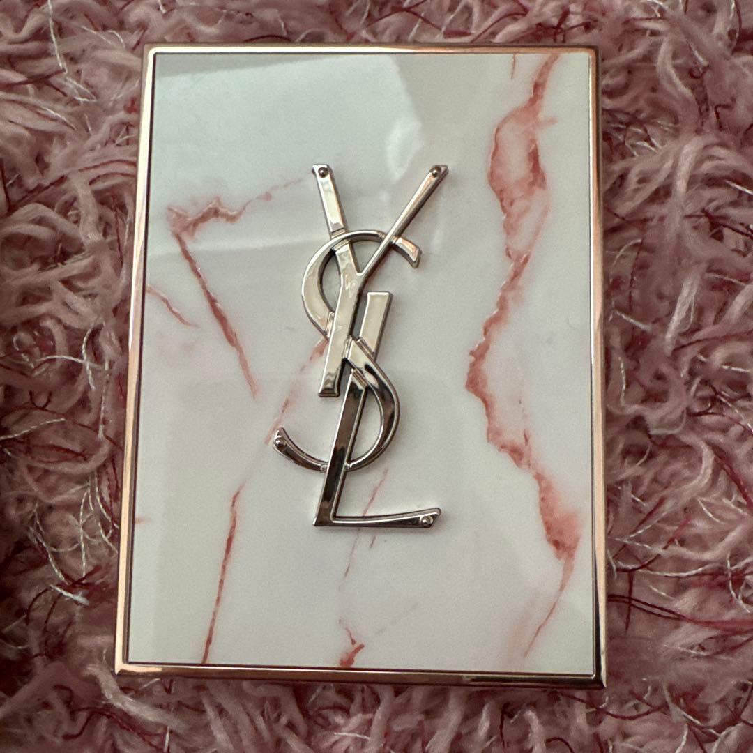 サンローラン　ミニクラッチ　アイシャドウ　825