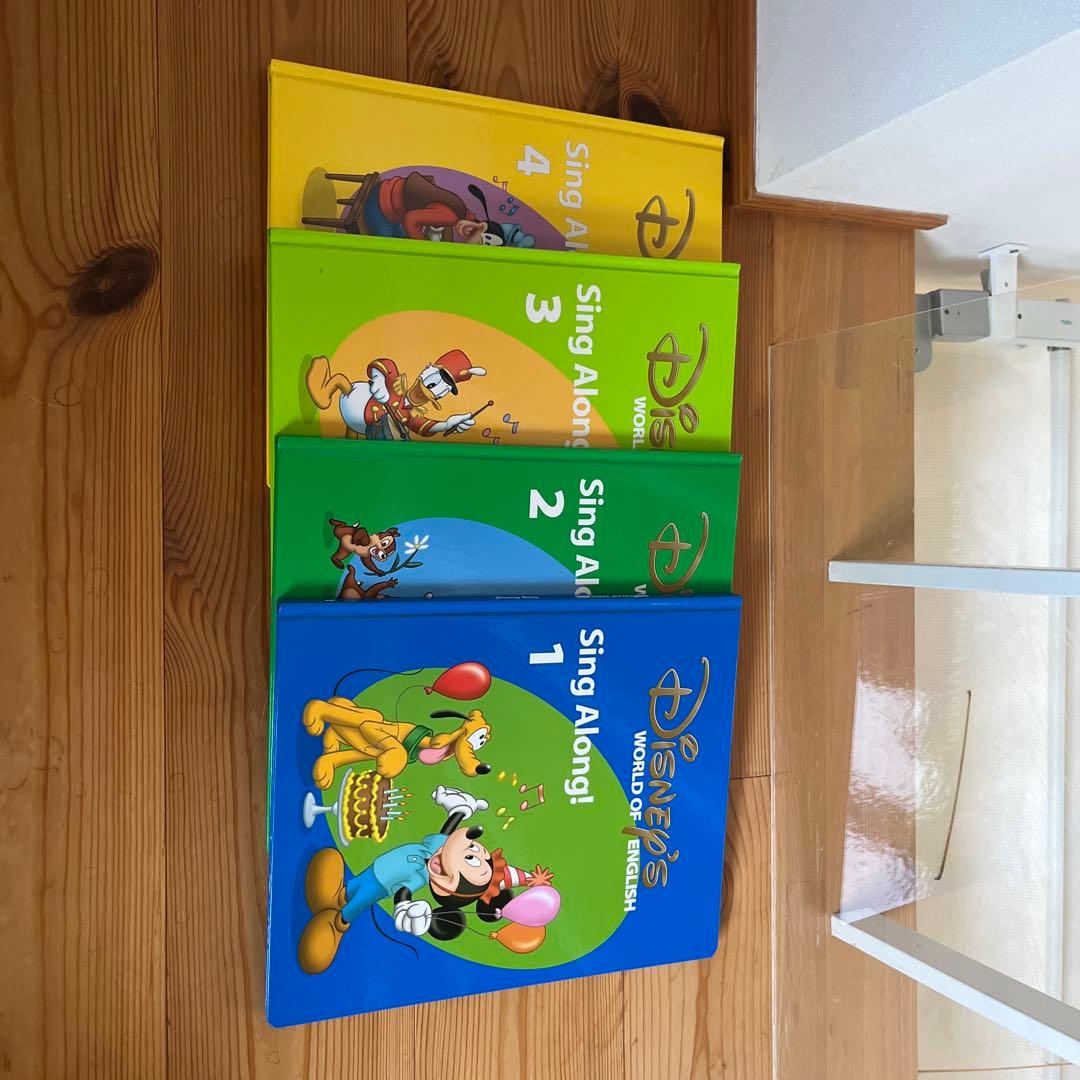 美品・未開封多数　DWEディズニー英語システム(DVD36枚、CD8枚、その他)