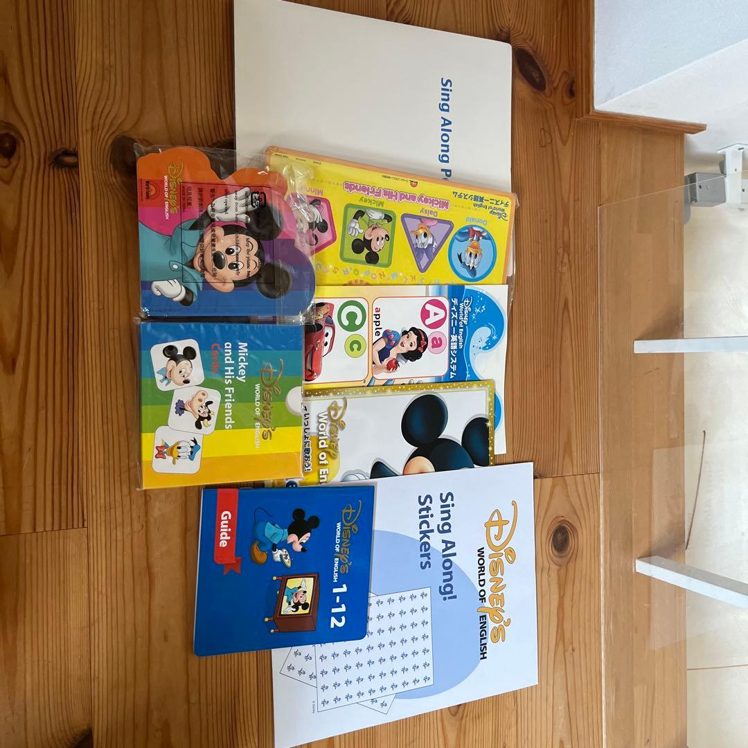 美品・未開封多数　DWEディズニー英語システム(DVD36枚、CD8枚、その他)
