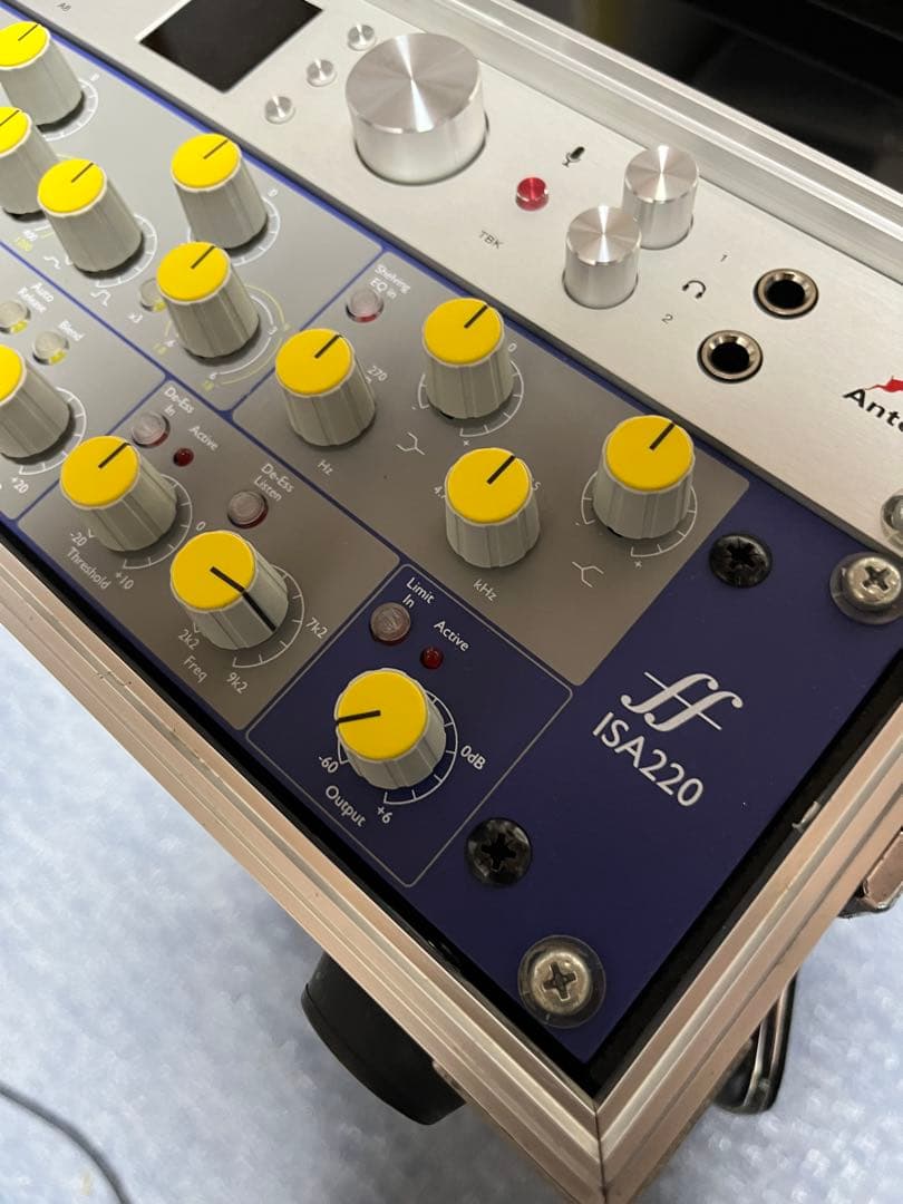 ギターマン　focusrite ISA220 チャンネルストリップ