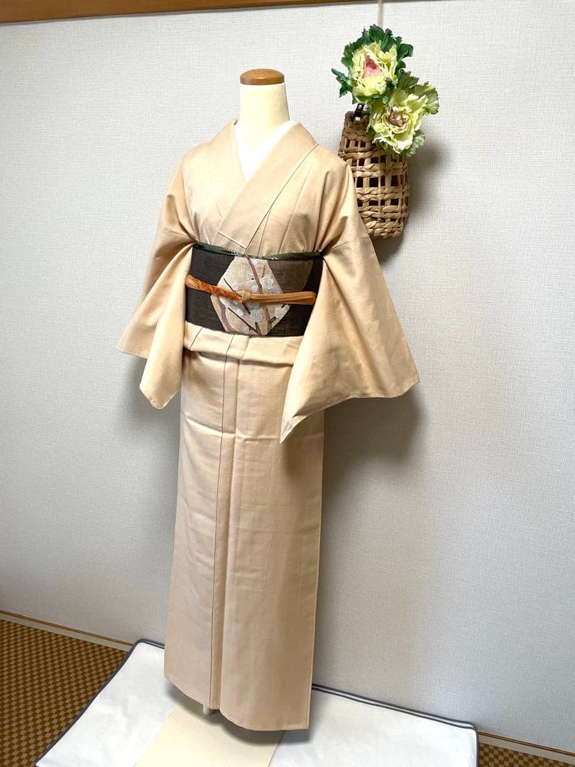 未使用　袷　正絹　一つ紋入り　紬　身丈（肩から）160.5㎝　身幅やや広め