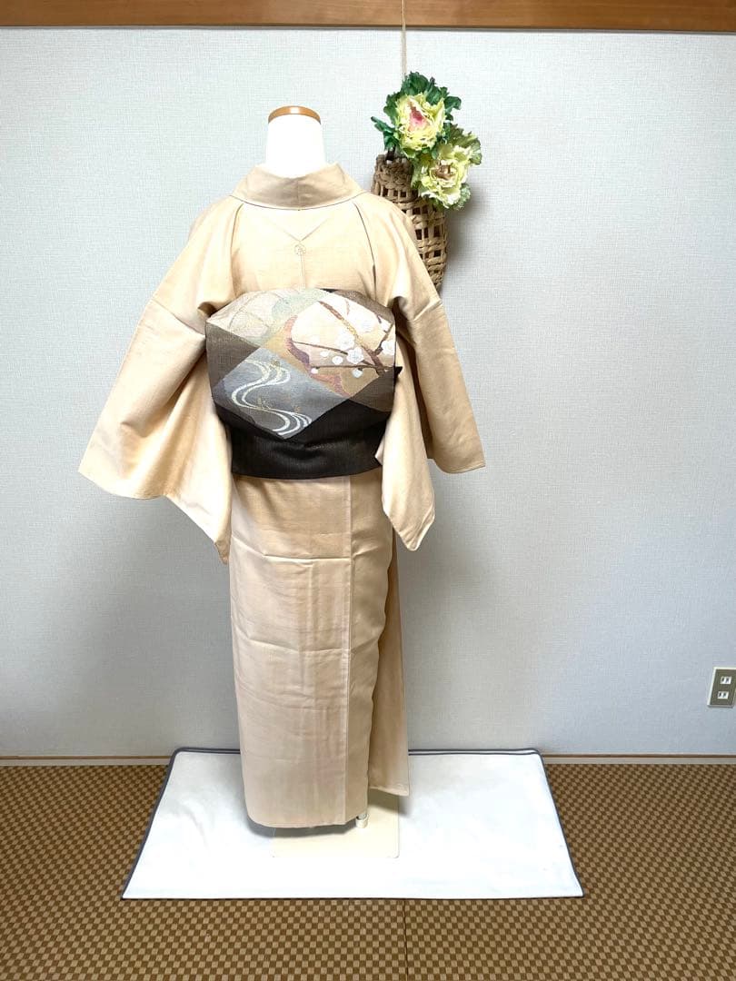 未使用　袷　正絹　一つ紋入り　紬　身丈（肩から）160.5㎝　身幅やや広め