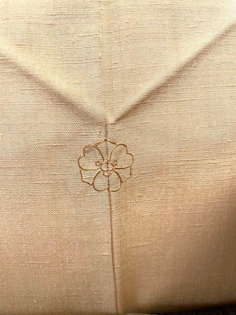 未使用　袷　正絹　一つ紋入り　紬　身丈（肩から）160.5㎝　身幅やや広め