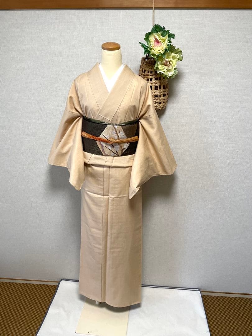 未使用　袷　正絹　一つ紋入り　紬　身丈（肩から）160.5㎝　身幅やや広め