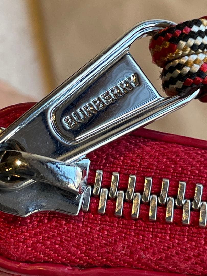 【極美品】BURBERRY レザー 二つ折り財布 レッド定価63800円