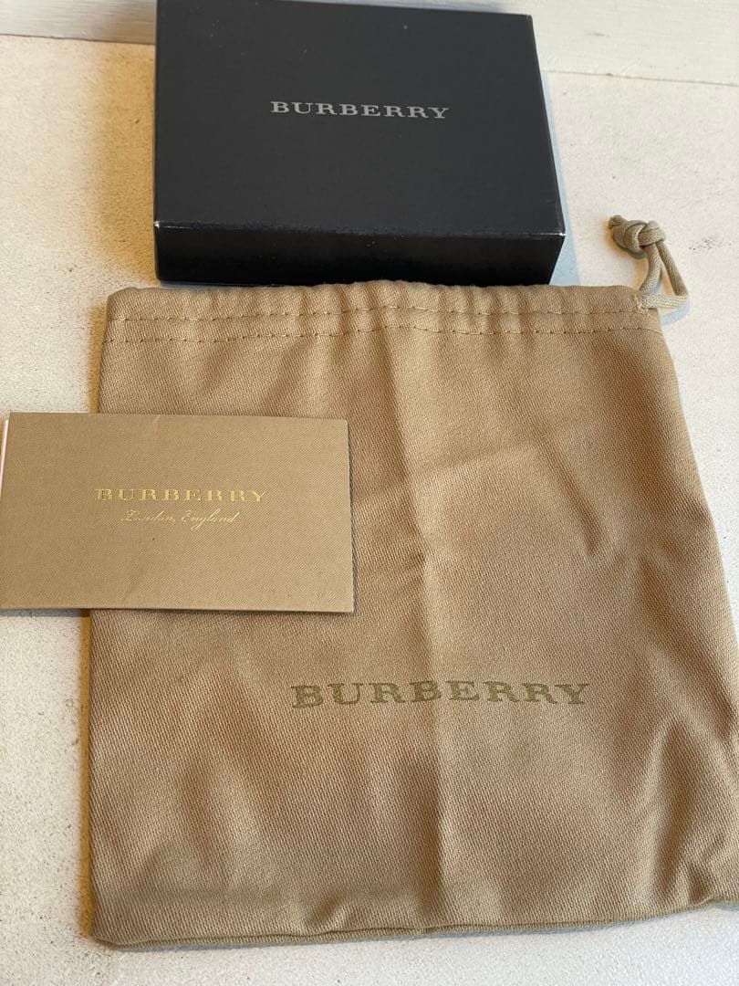 【極美品】BURBERRY レザー 二つ折り財布 レッド定価63800円