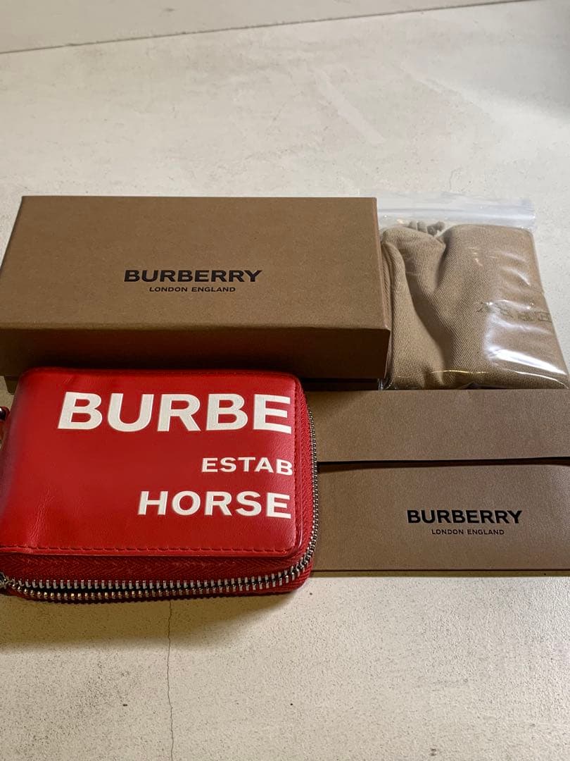 【極美品】BURBERRY レザー 二つ折り財布 レッド定価63800円