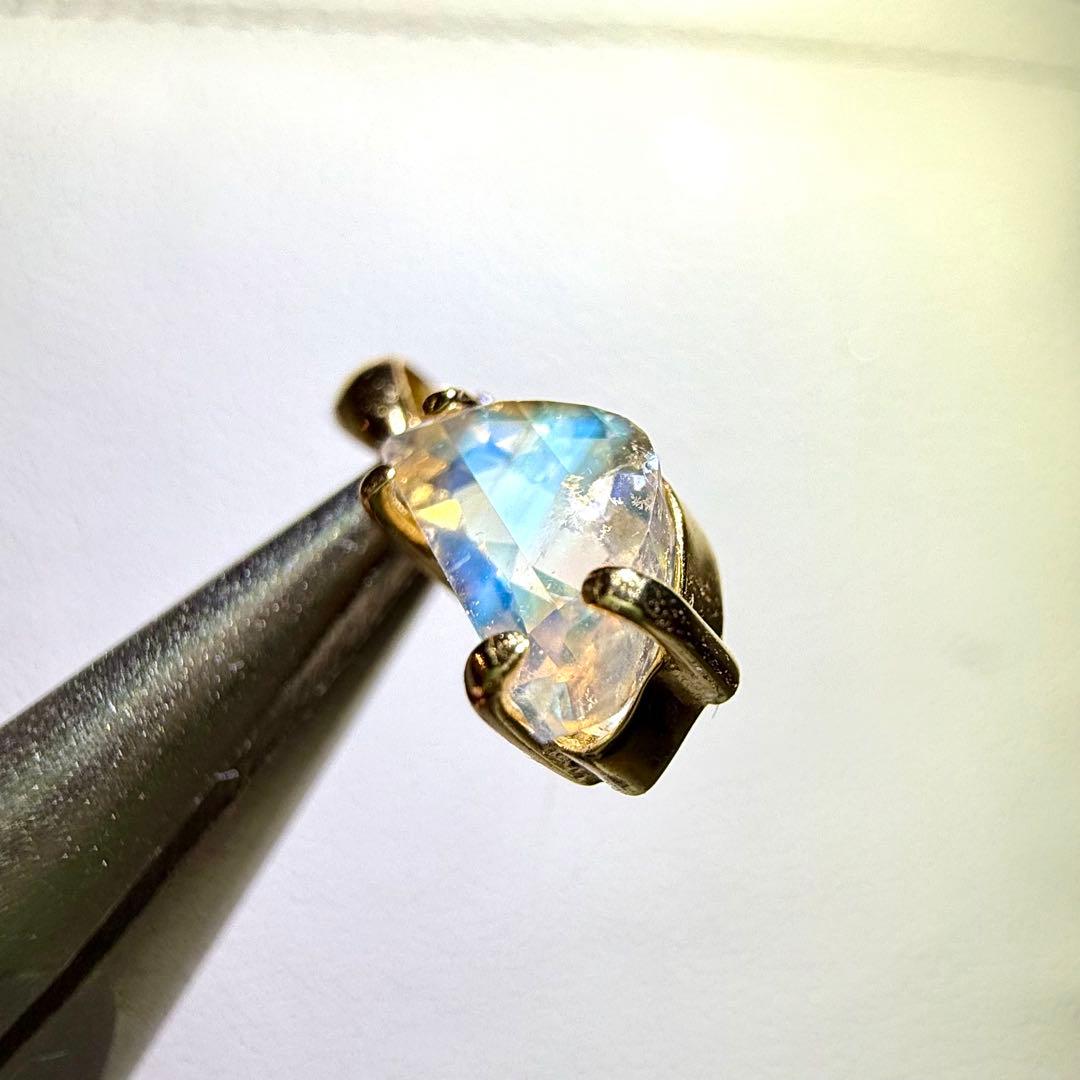 k18gp レインボームーンストーン　マダガスカル産　ペンダントトップ　月