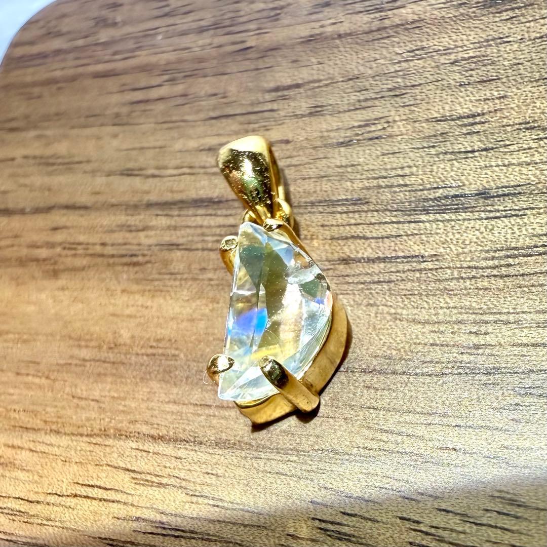 k18gp レインボームーンストーン　マダガスカル産　ペンダントトップ　月