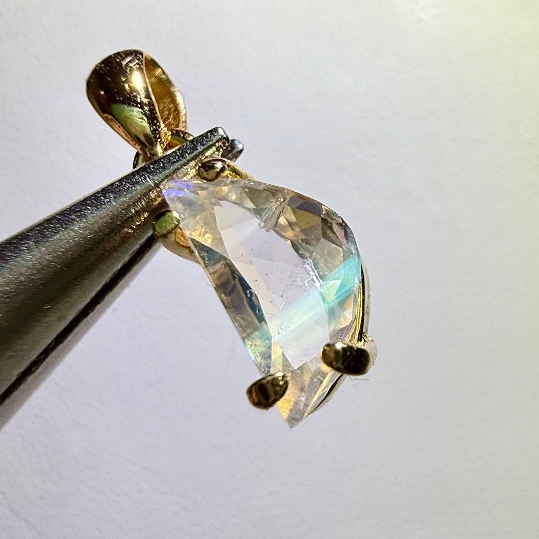 k18gp レインボームーンストーン　マダガスカル産　ペンダントトップ　月