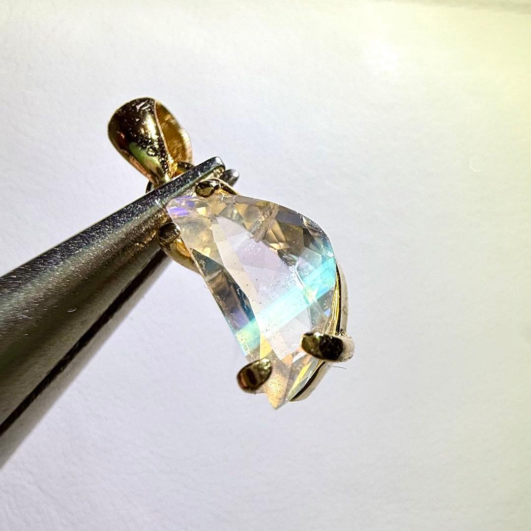 k18gp レインボームーンストーン　マダガスカル産　ペンダントトップ　月