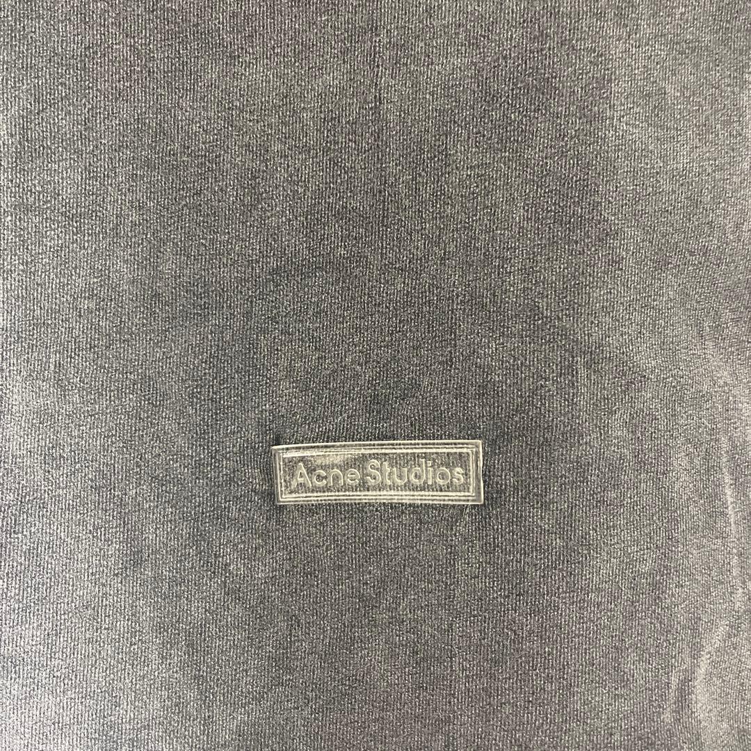 値下げ中　Acne Studios Tシャツ　厚手　裏面にロゴ入りのデザイン