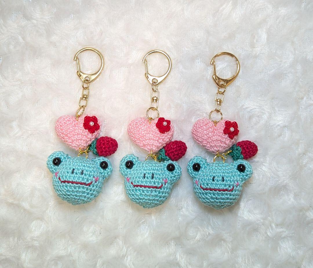 【専用】あみぐるみキーホルダー(ハートといちご付き)