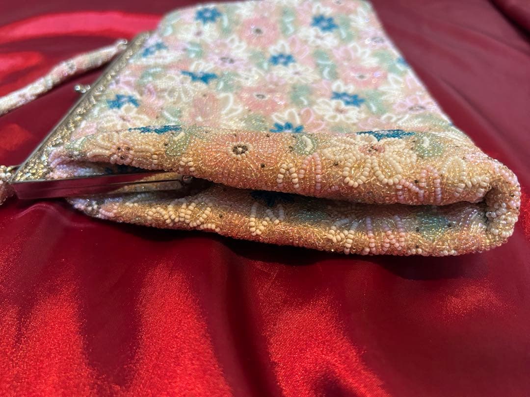 ❤️和装バッグ　総ビーズのヴィンテージ物です❣️レトロ好きな方にも❣️ドレスにも❣️