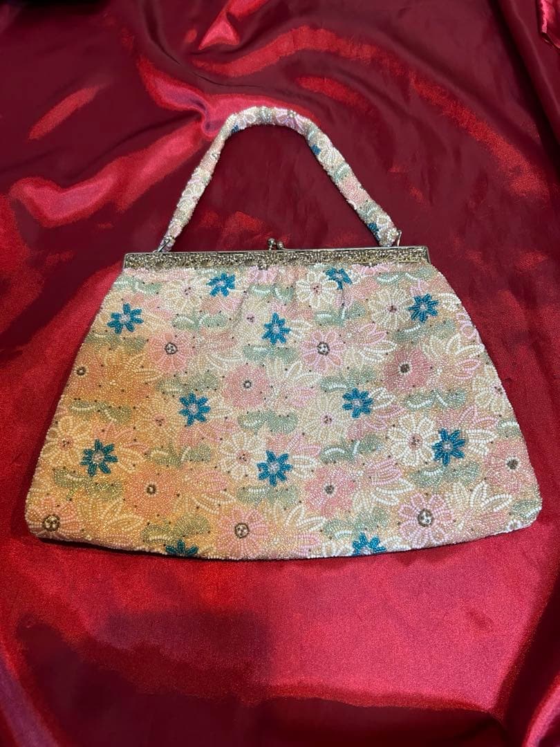 ❤️和装バッグ　総ビーズのヴィンテージ物です❣️レトロ好きな方にも❣️ドレスにも❣️